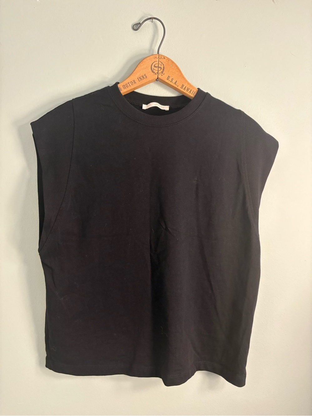 Zara Black Sleeveless Crewneck Tank